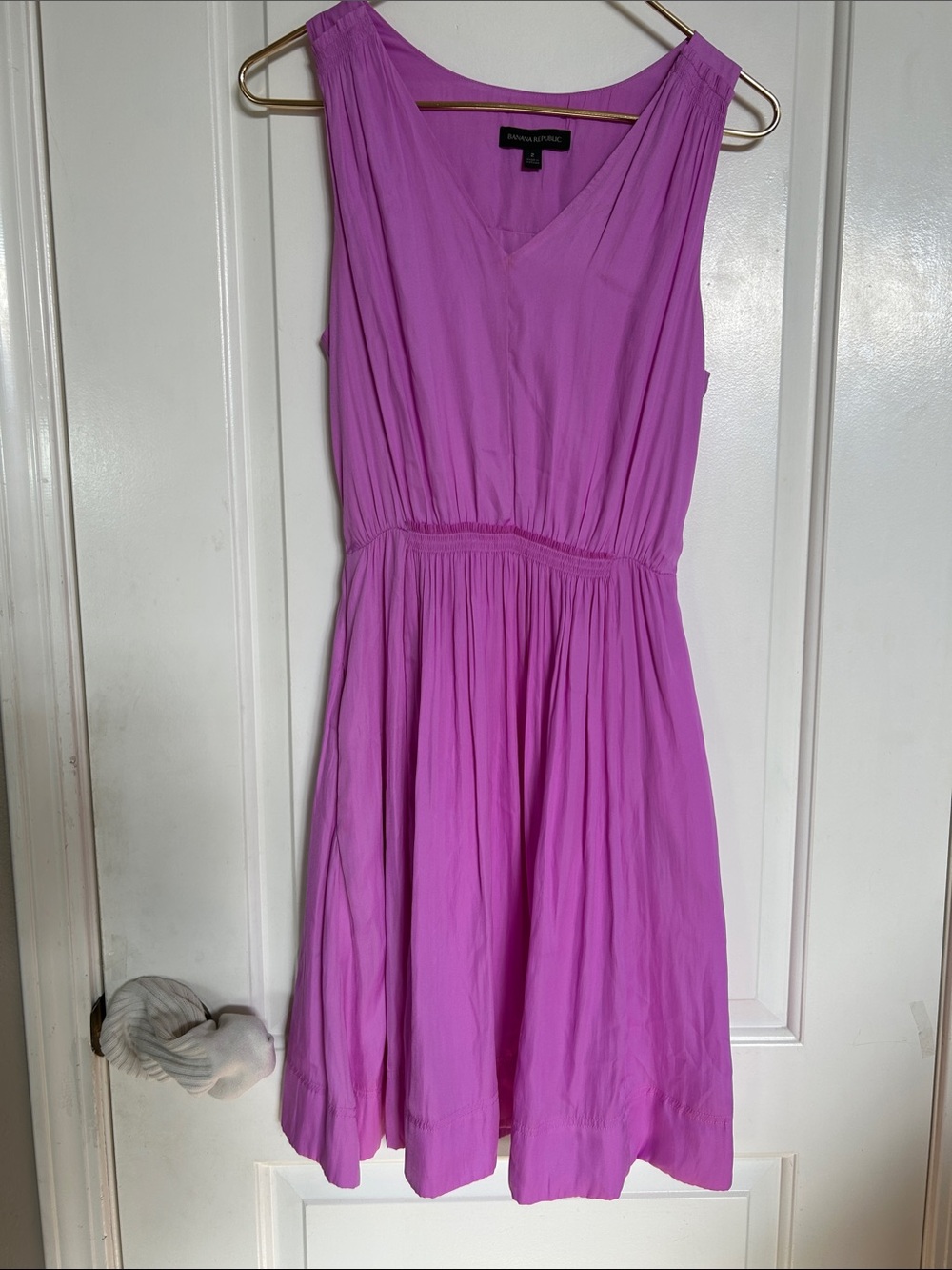 Banana Republic Sleeveless V-Neck Pleated Waist Dress in Pink - Picture 10 of 12